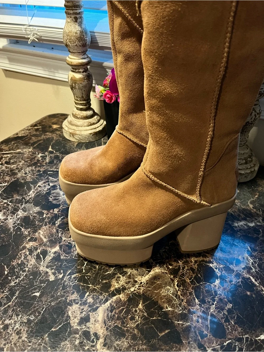Ugg New Heights Platform Extras Sheepskin/Suede Fall/Winter Boots Size 6 Women
